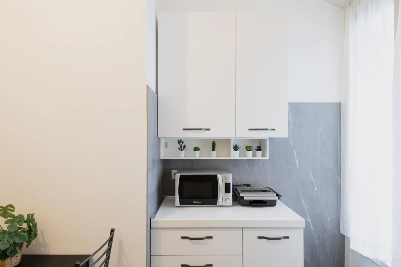 Easylife - Attico Di Lusso A Pochi Passi Dal Duomo Apartment Milan 0*,  Italy